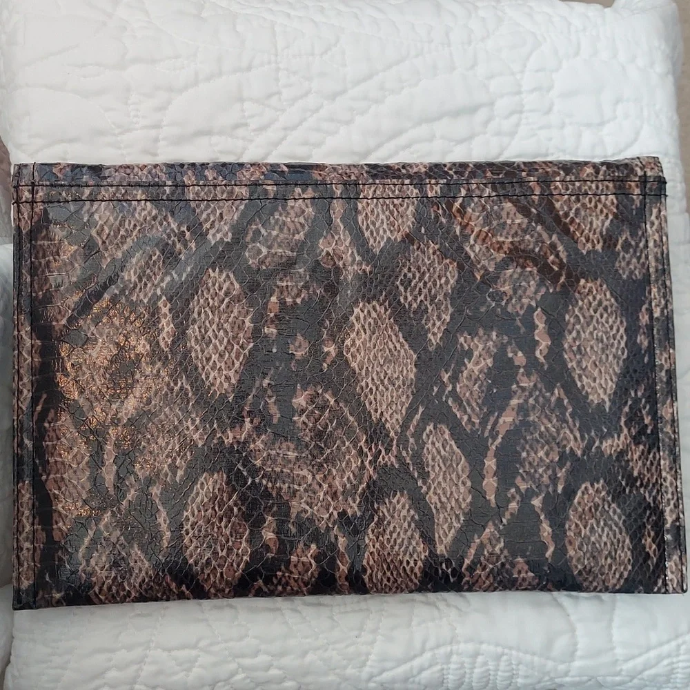 * BCB Generation Elegant Browns Snakeskin Envelope Style Clutch Purse, Like New
